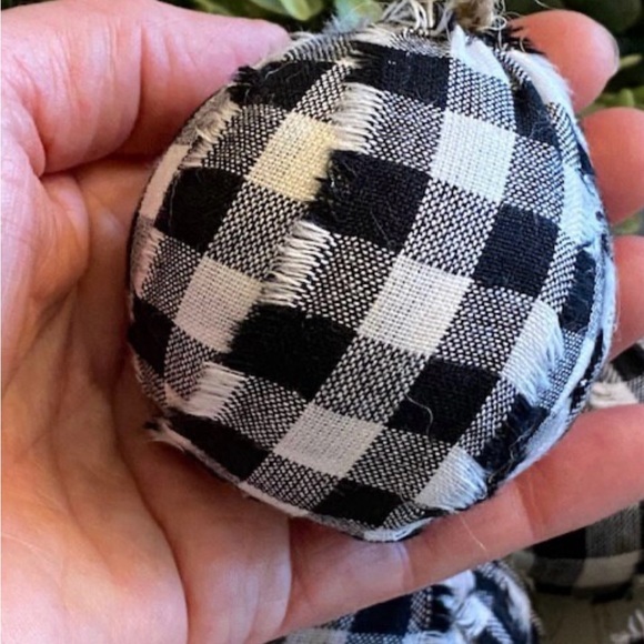 10 Primitive black Buffalo plaid RAG BALLS Christmas tree Ornaments Farmhouse - Picture 4 of 6